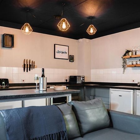 The Venue Serviced Apartments Huddersfield Buitenkant foto