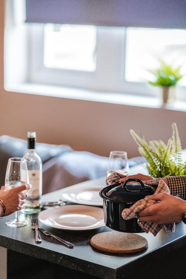 The Venue Serviced Apartments Huddersfield Buitenkant foto