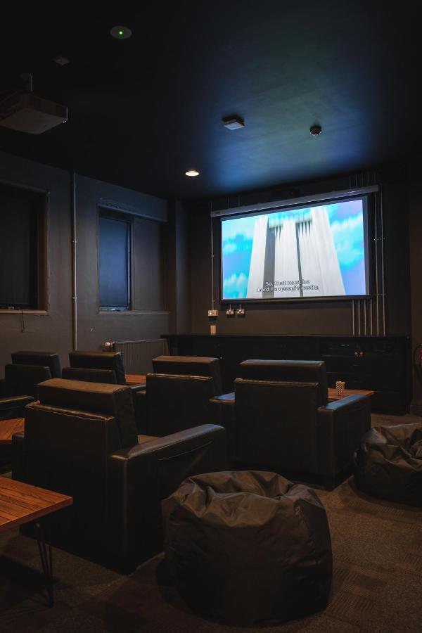 The Venue Serviced Apartments Huddersfield Buitenkant foto