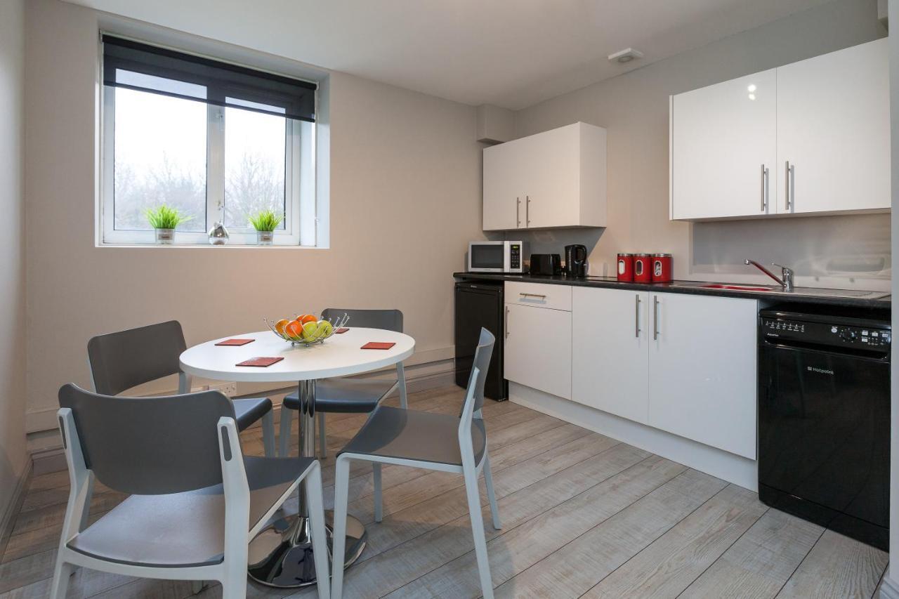 The Venue Serviced Apartments Huddersfield Buitenkant foto